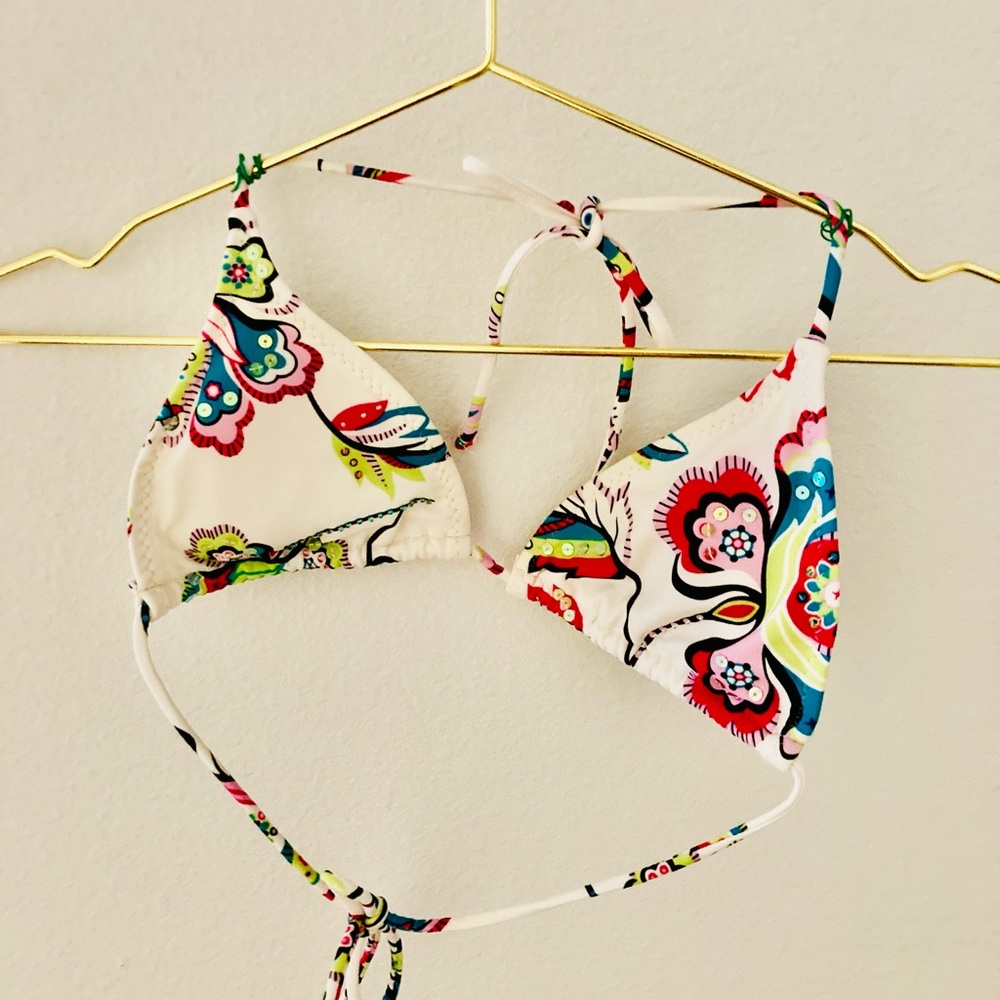 Colorful swim top!